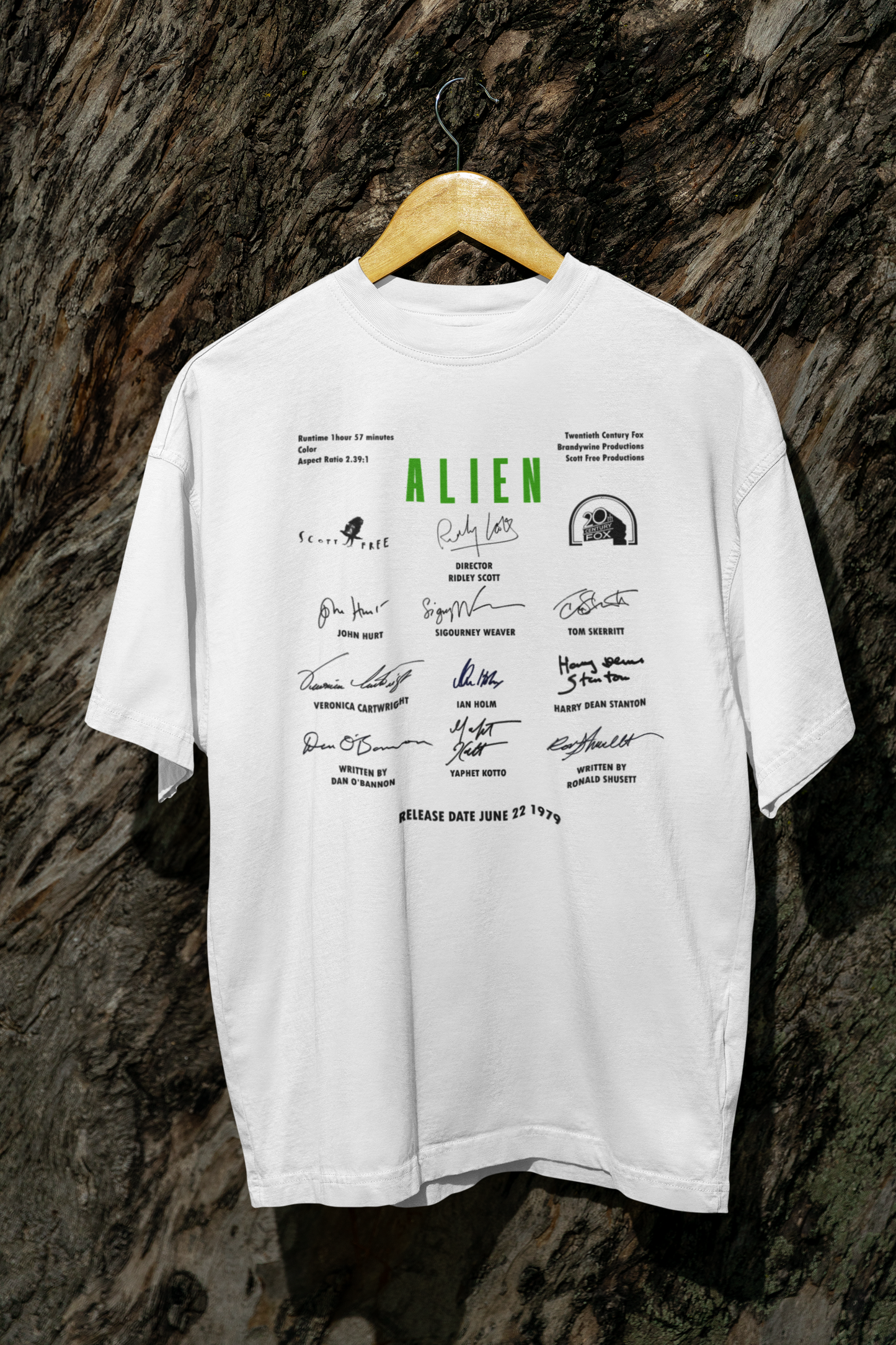 ALIEN, Iconic Signature T, Awesome Gift, Personal Memorabilia, T Shirt, Gift, Present, Christmas, Valentines, TV, Film, Cinema, Hollywood.